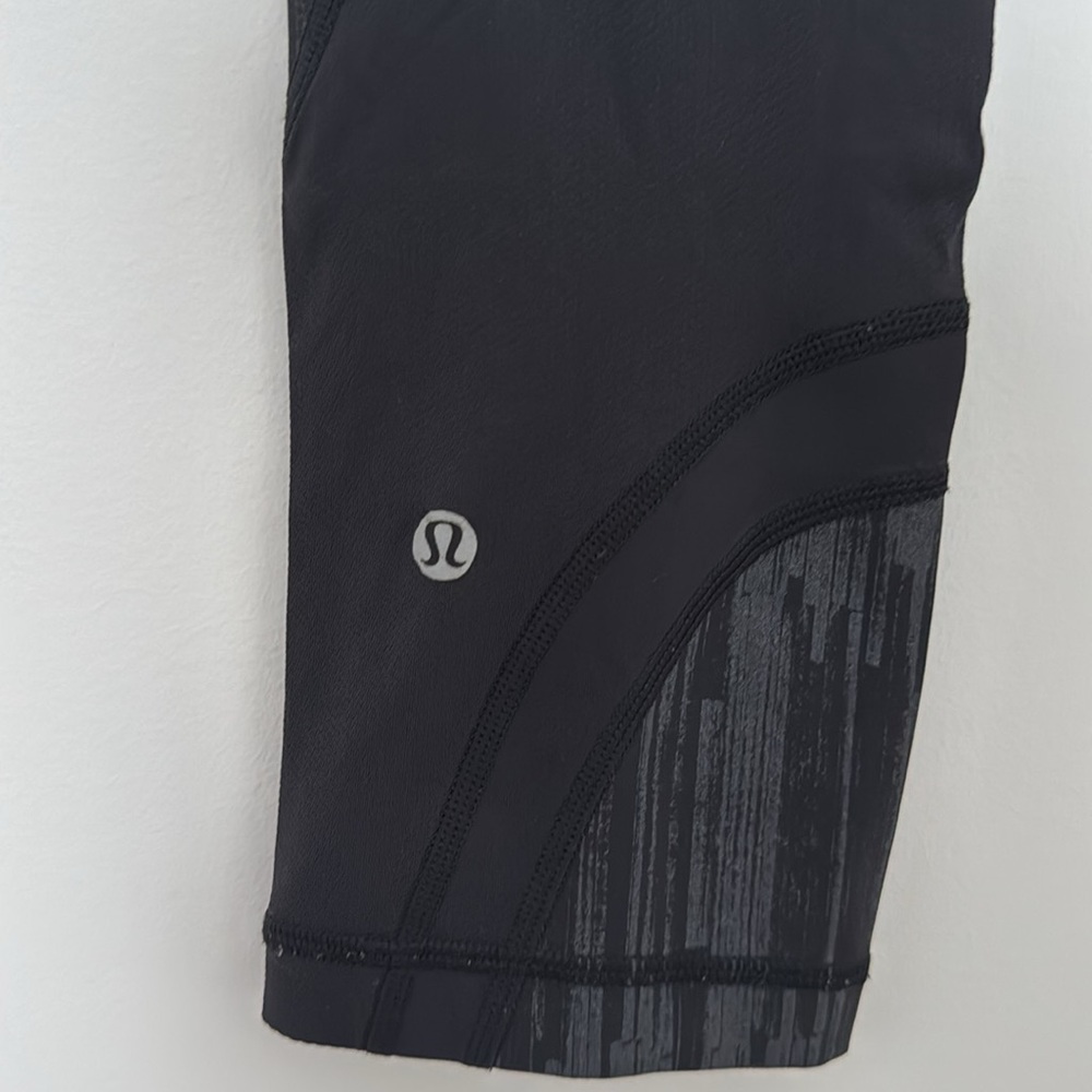 Lululemon Cropped Leggings, Black - Size 4 - Picture 4 of 6